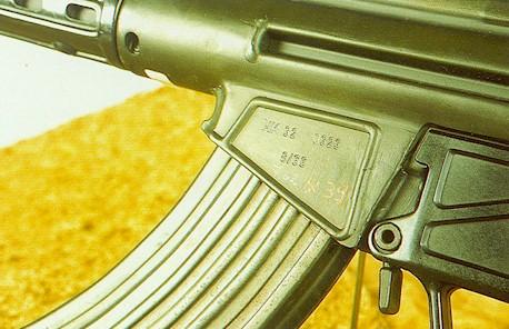 hk32mag.jpg (59887 bytes)